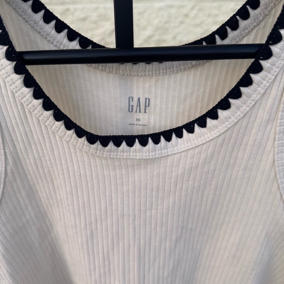 Gap Ribbed Scoopneck Tank Top Size XS - Picture 2 of 5